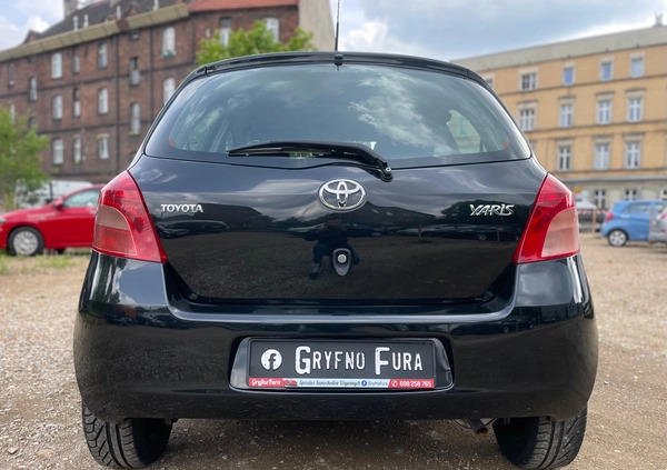 Toyota Yaris cena 17500 przebieg: 177000, rok produkcji 2007 z Świętochłowice małe 667